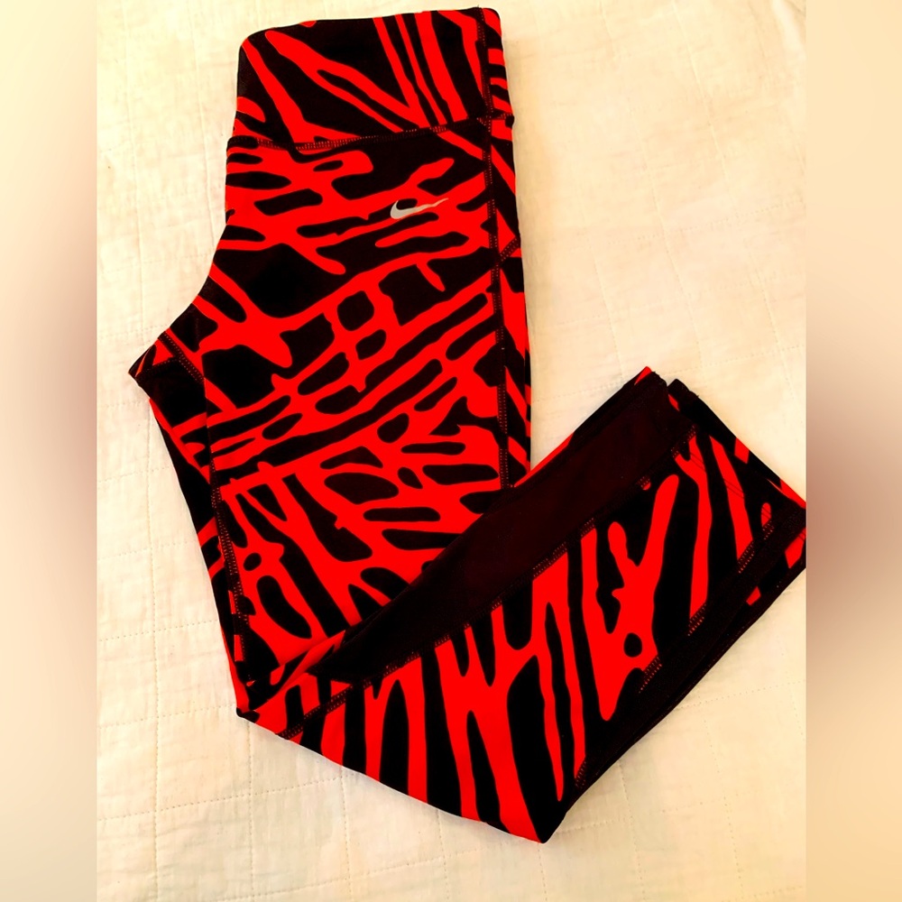 🔥SALE🔥NIKE❤️EPIC LUXE PALM PRINT CAPRI LEGGINGS🔥NWOT! EXCELLENT CONDITION! - Picture 1 of 8